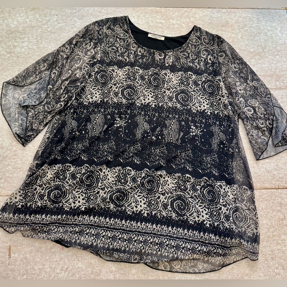 SESE CODE Women's Black and Tan Flutter Sleeve Blouse – Size 3XL FLowy Lined‎
